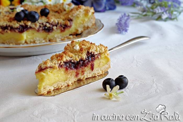 Sbriciolona con crema e confettura di mirtilli