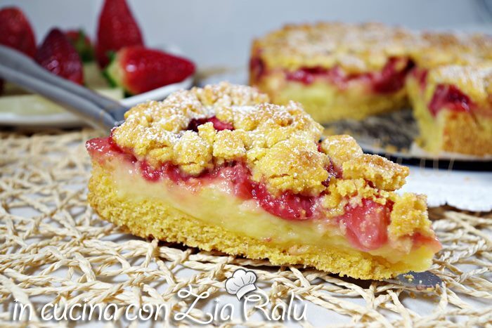 Sbriciolona con fragole e crema di ananas