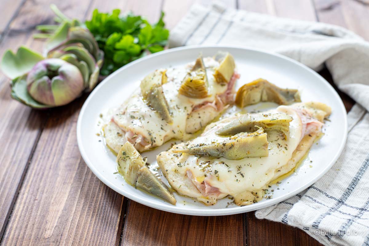 Scaloppine di pollo con carciofi, prosciutto e formaggio