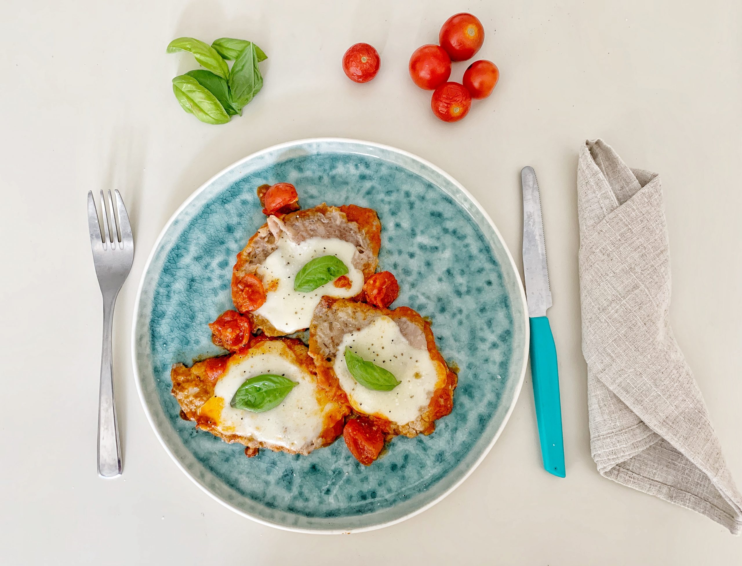 Scaloppine di vitellino alla pizzaiola, ricetta facile e gustosa