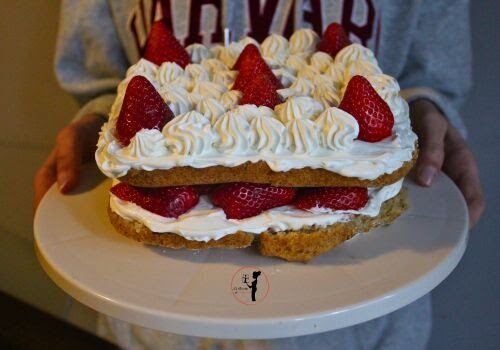 Se tua figlia ti chiede una torta panna e fragole un sabato sera alle 17:00 tu che fai?