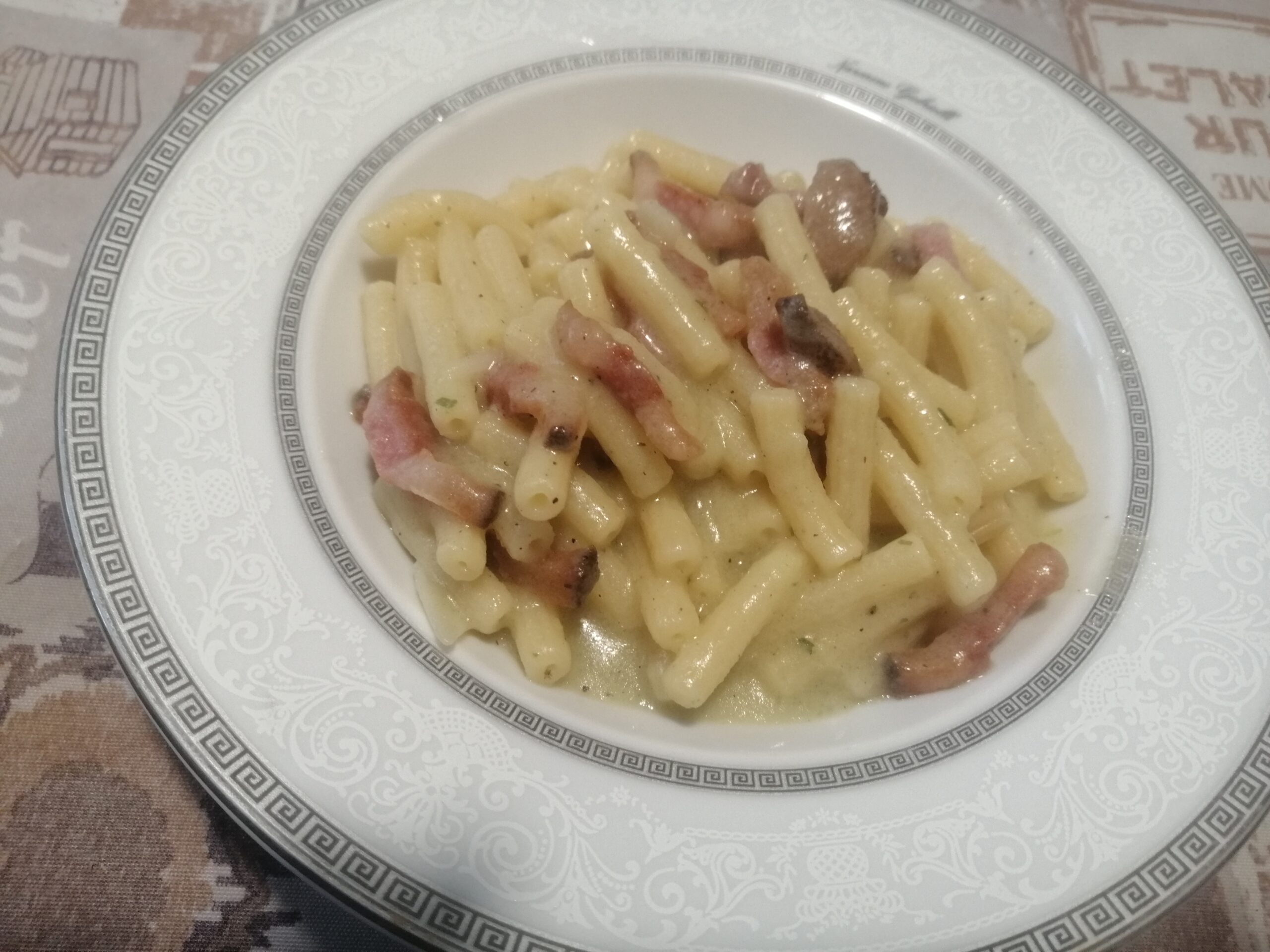 Sedanini con crema di patate e guanciale
