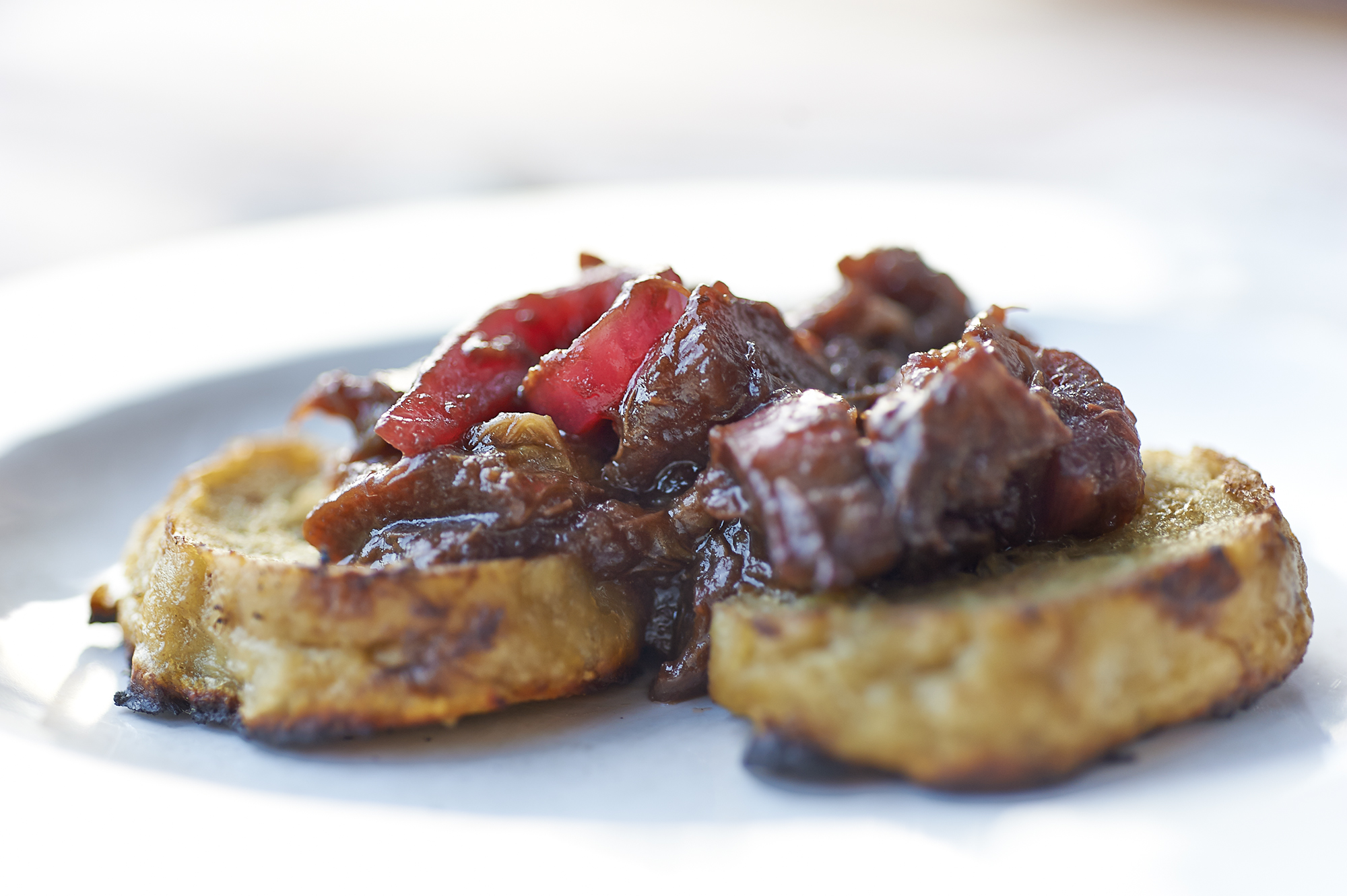 Seitan al rabarbaro e balsamico