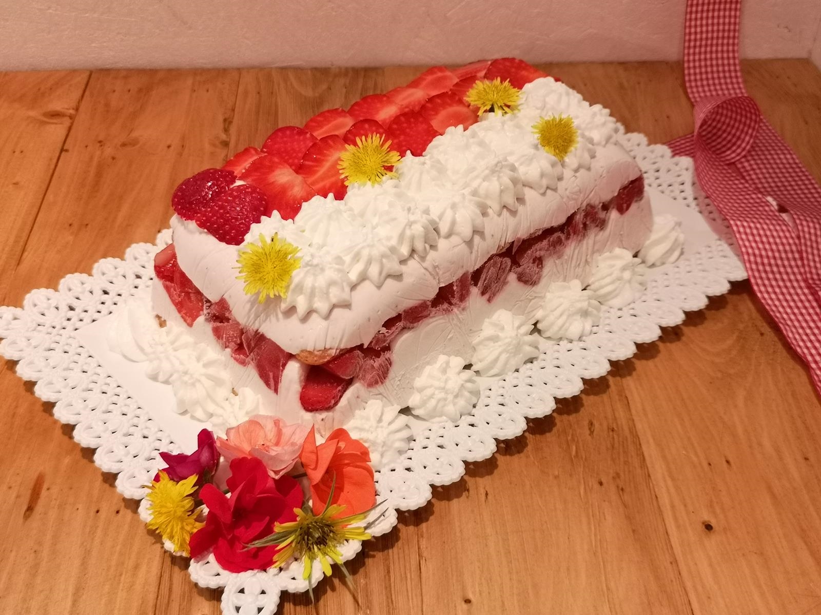 Semifreddo alle fragole con savoiardi la ricetta