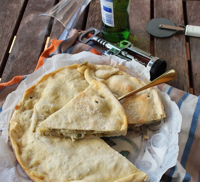 Sfogliata con olive e fontina