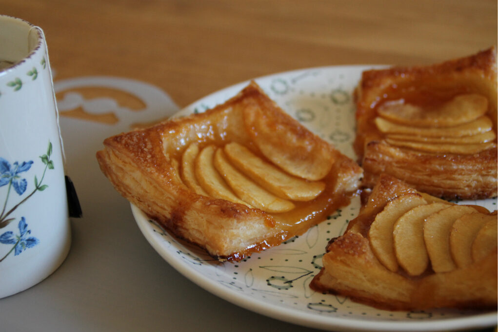 Sfogliatine mele e marmellata
