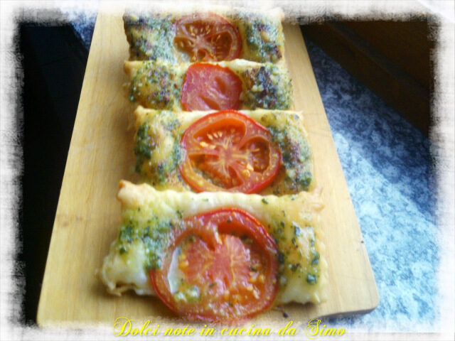 Sfogliette al pesto e pomodori