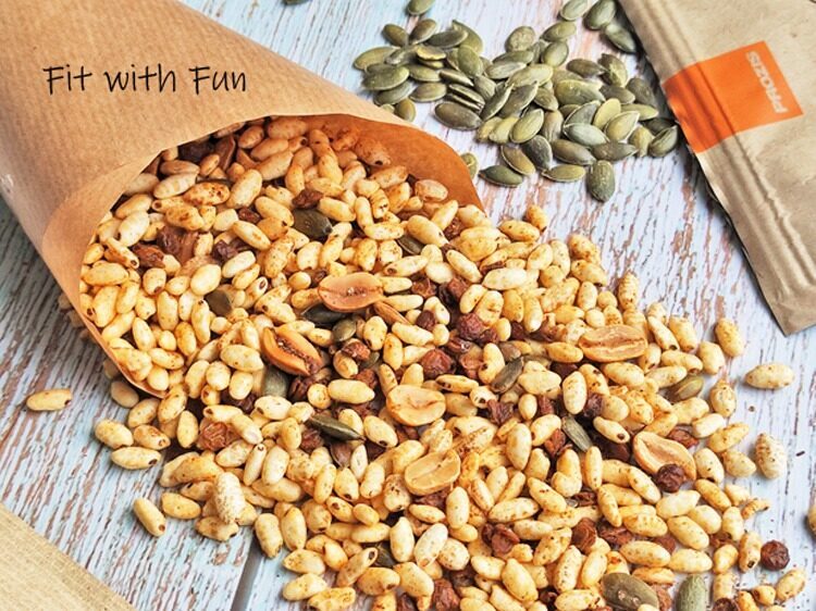 Snack salato e croccante di riso soffiato proteico vegan senza glutine