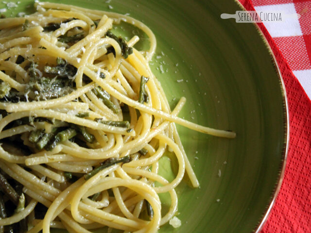 Spaghetti aglio, olio, peperoncino e asparagi selvatci