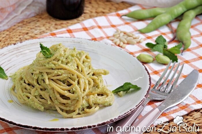 Spaghetti al pesto di fave e pecorino