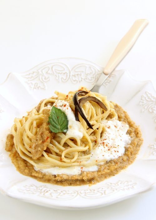 Spaghetti alla chitarra con crema di melanzane alla paprika affumicata e stracciatella