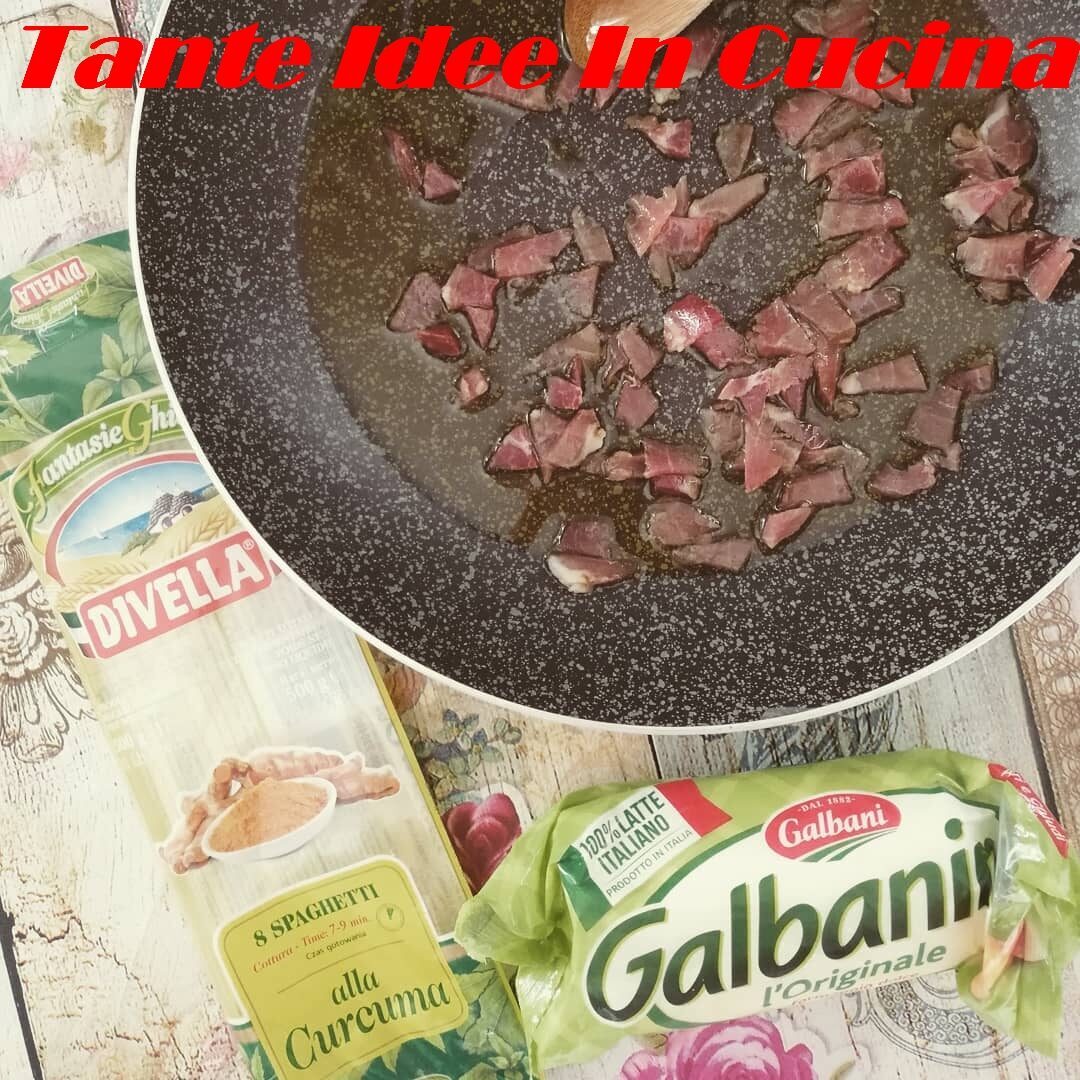 Spaghetti alla curcuma con speck e galbanino