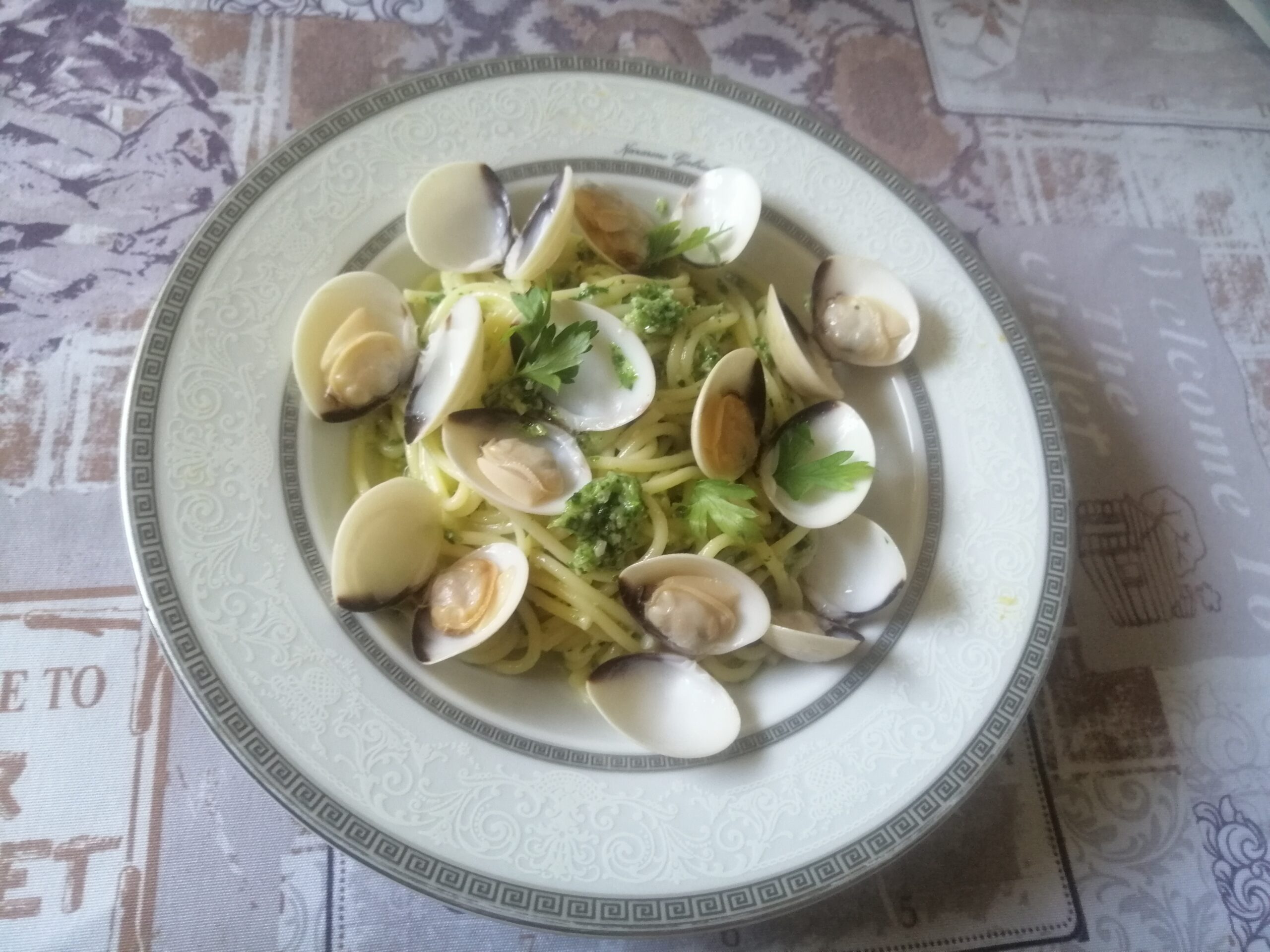 Spaghetti alle vongole e pesto