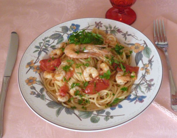 Spaghetti con gamberetti e pomodorini