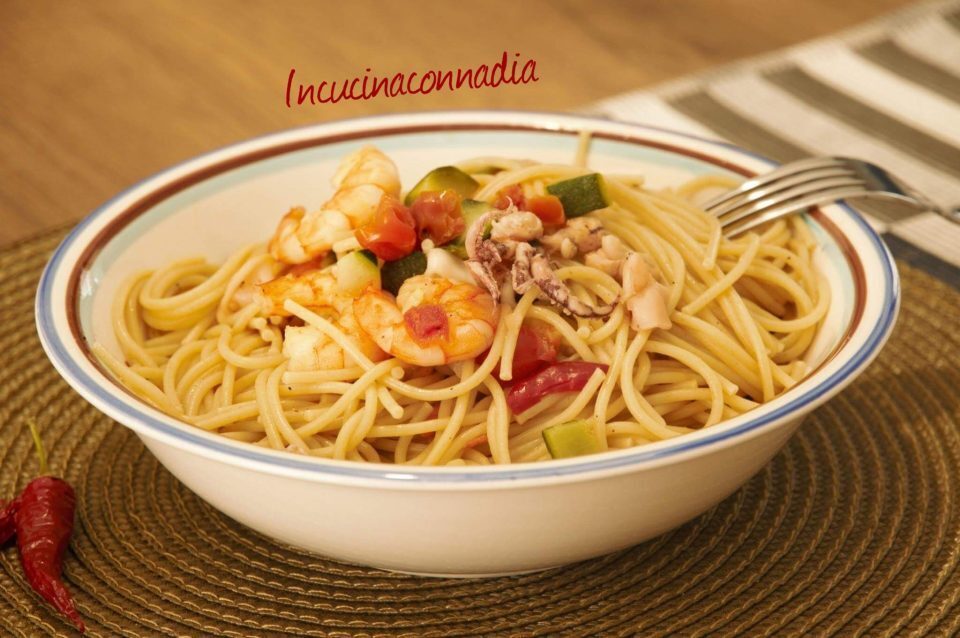 Spaghetti con mazzancolle, polpo, zucchine e pomodorini