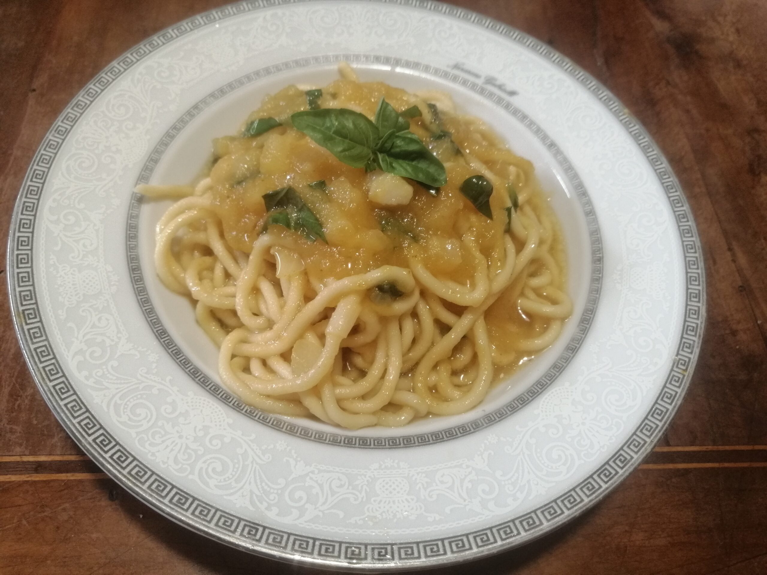 Spaghetti con passata di pomodorini gialli