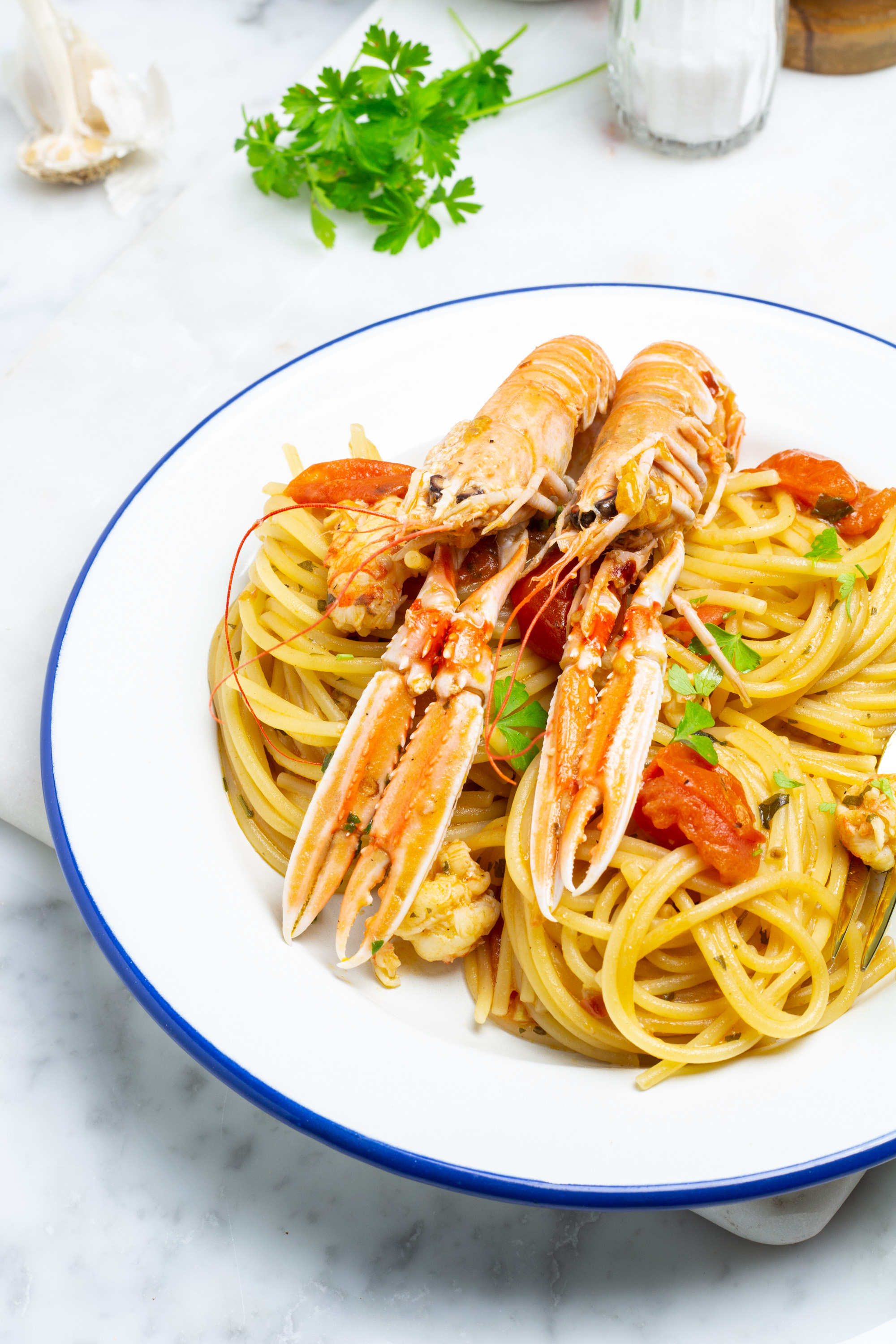 Spaghetti con scampi e pomodorini