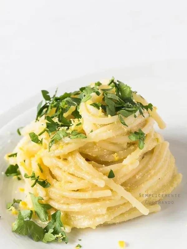 Spaghetti con uova di spigola