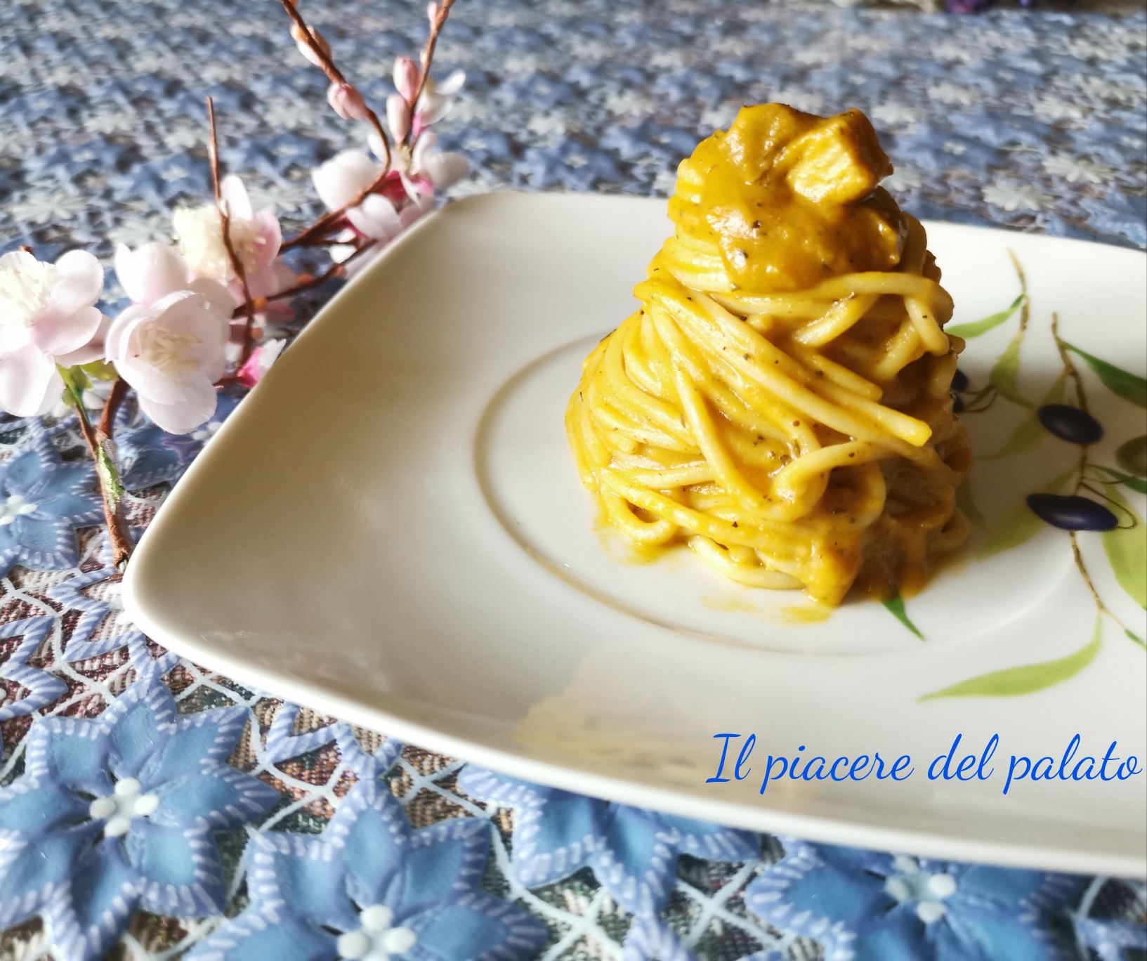 Spaghetti con zucca e tofu , ricetta vegetariana