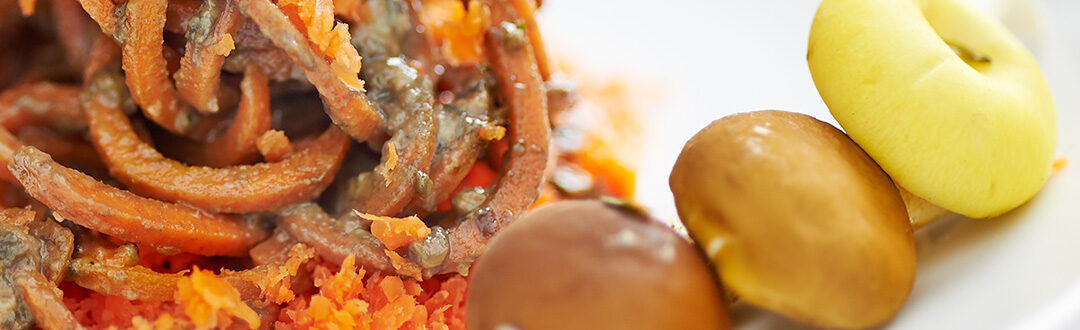 Spaghetti di carota in salsa ai funghi