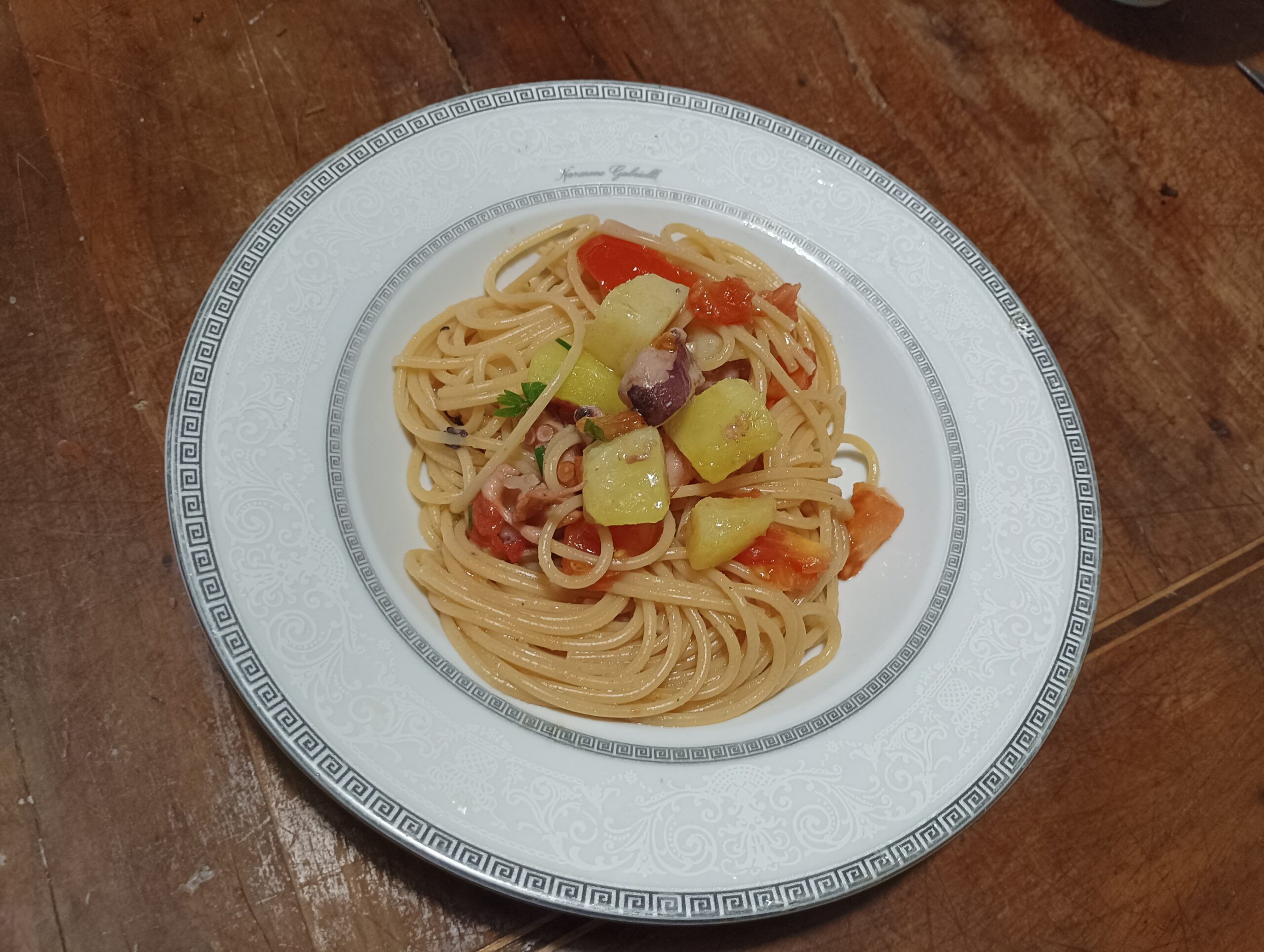Spaghetti polpo, patate e pomodorini