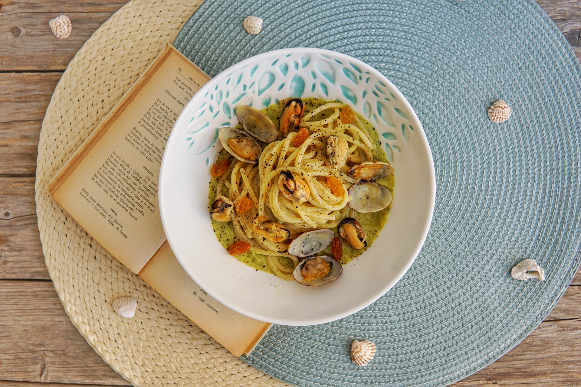 Spaghetti quadrati con cozze, vongole e crema di zucchine