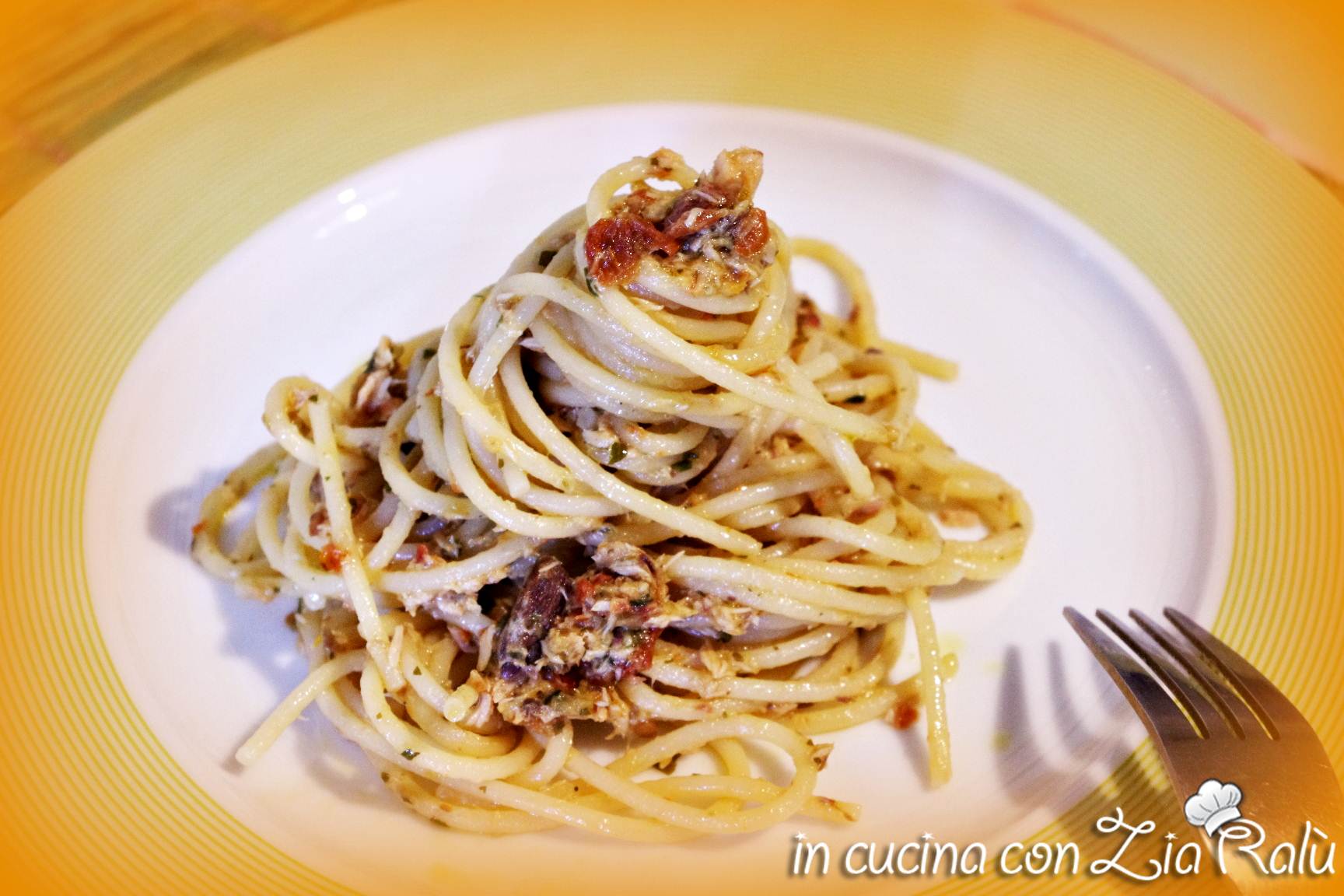 Spaghetti tonno e pomodori sott’olio