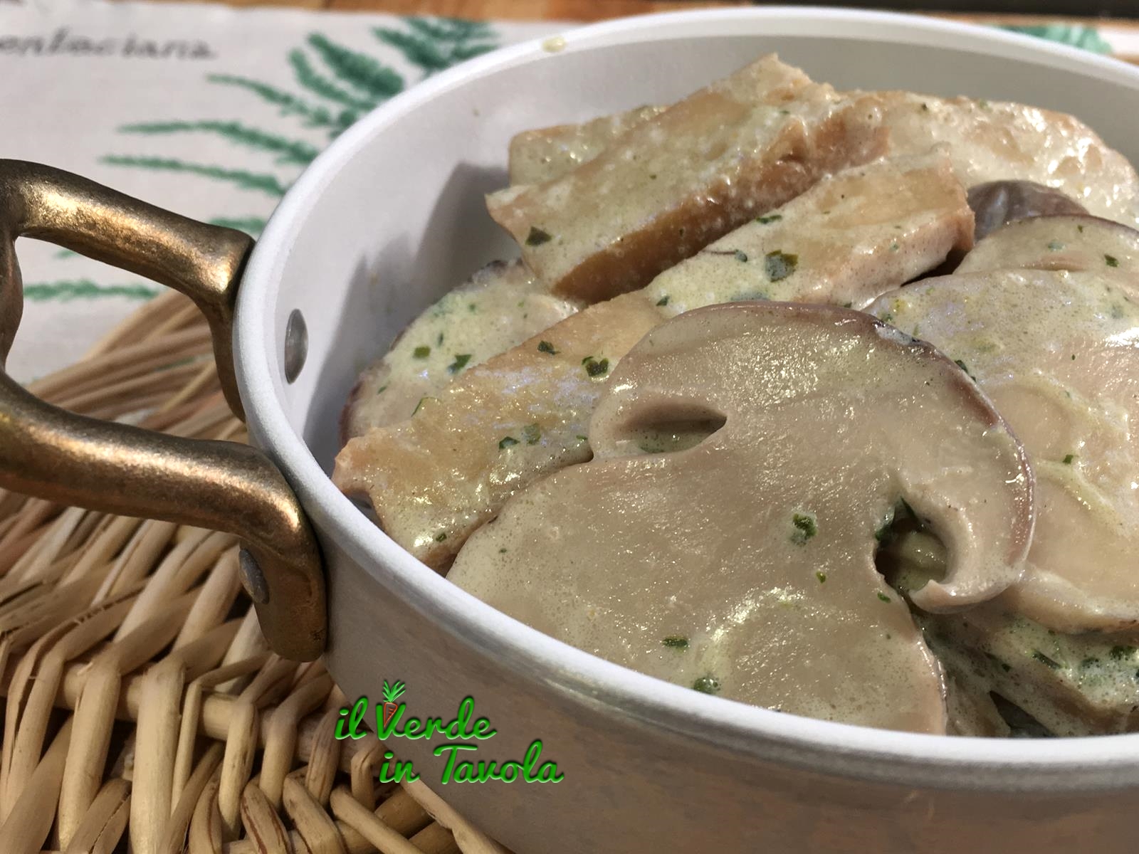 Spezzatino vegano di seitan ai funghi porcini