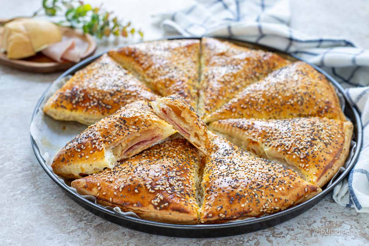 Spicchi di sfoglia con prosciutto e scamorza