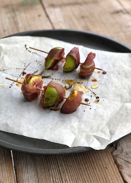 Spiedini di fichi caramellati e prosciutto crudo