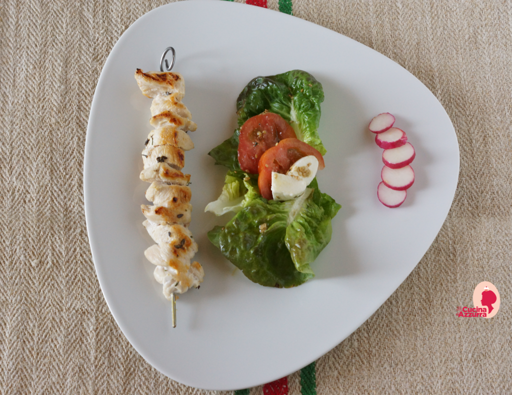 Spiedini di pollo per un insalata alternativa