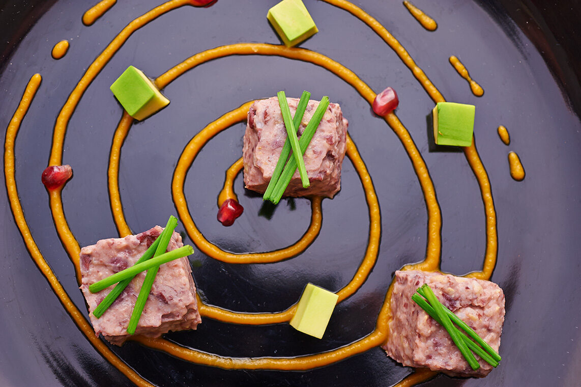 Spirale cubica di fagioli alla zucca e avocado