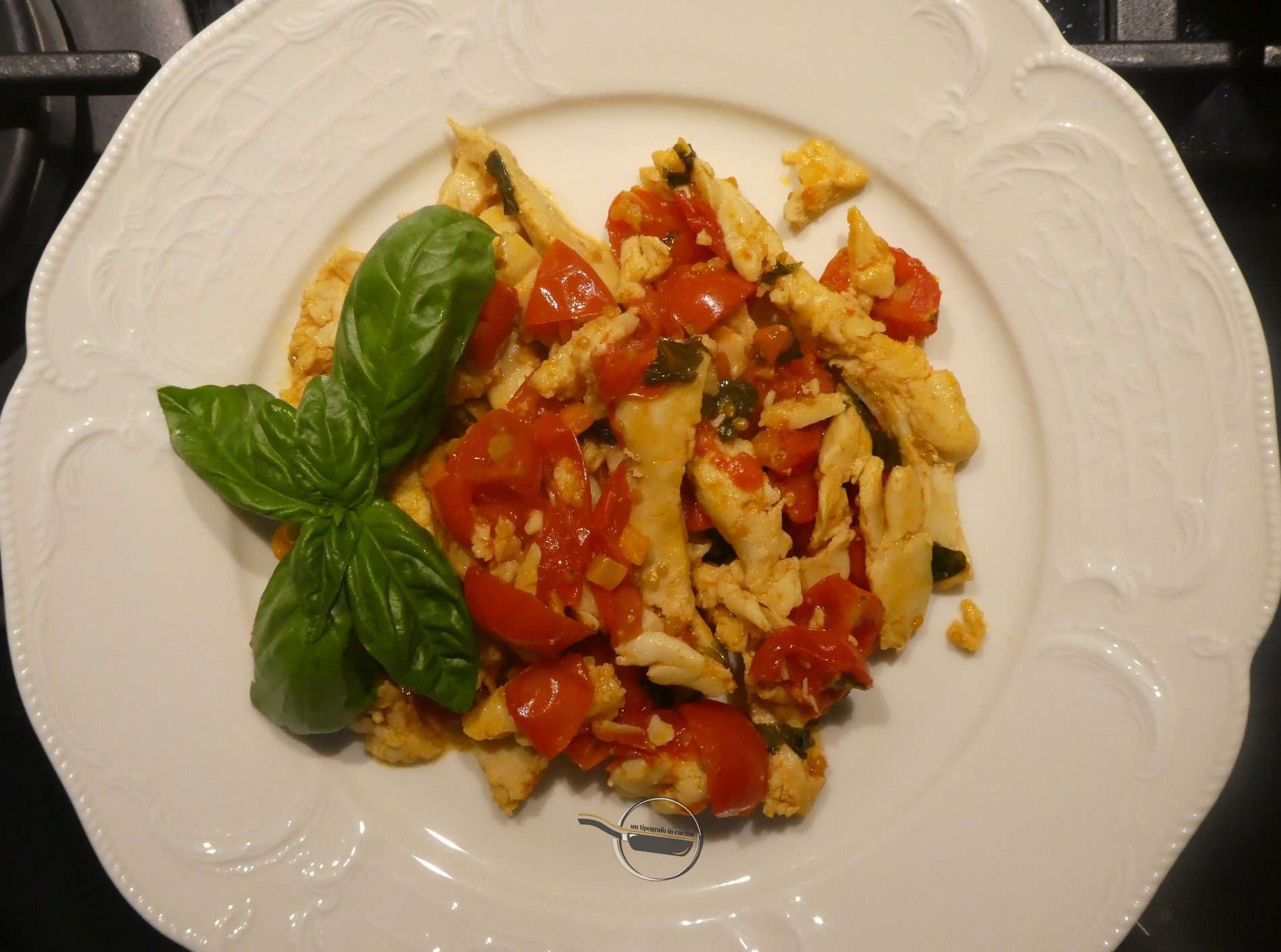Straccetti di pollo, pomodoro e basilico