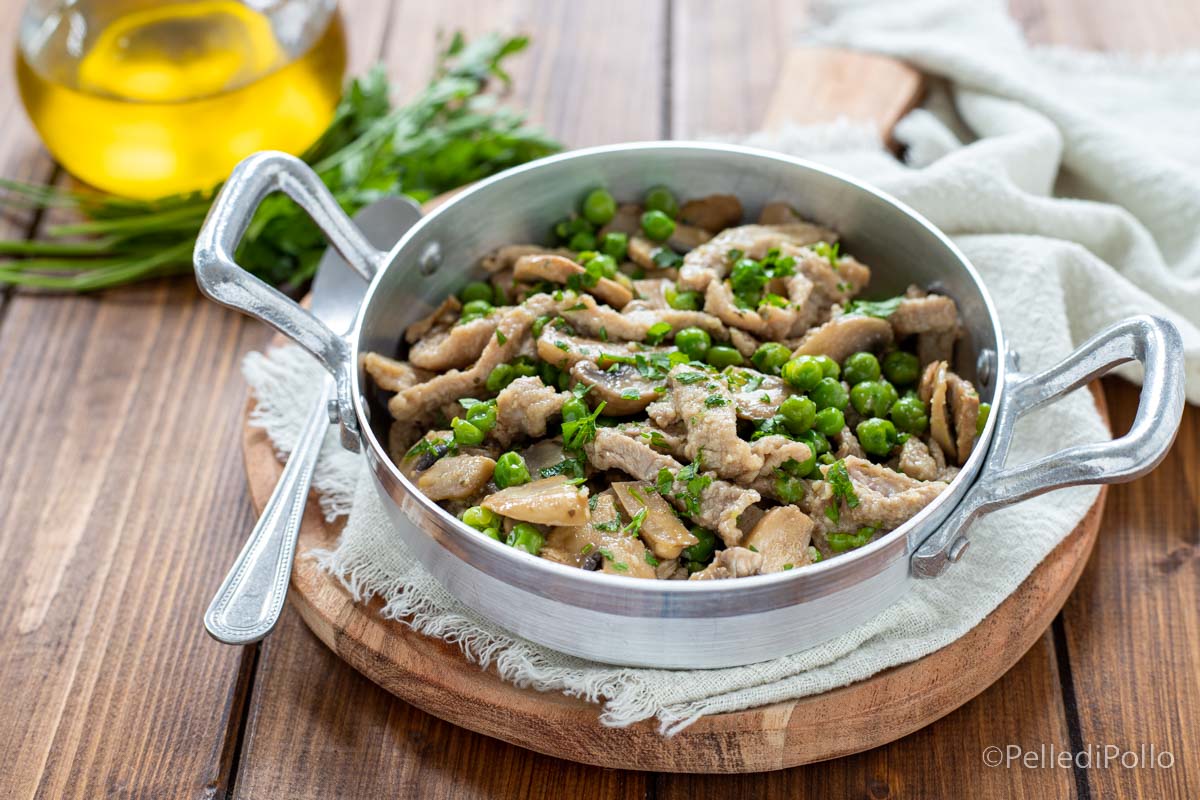 Straccetti di vitello con funghi e piselli