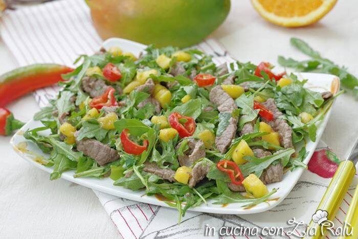 Straccetti di vitello rucola e mango ricetta light