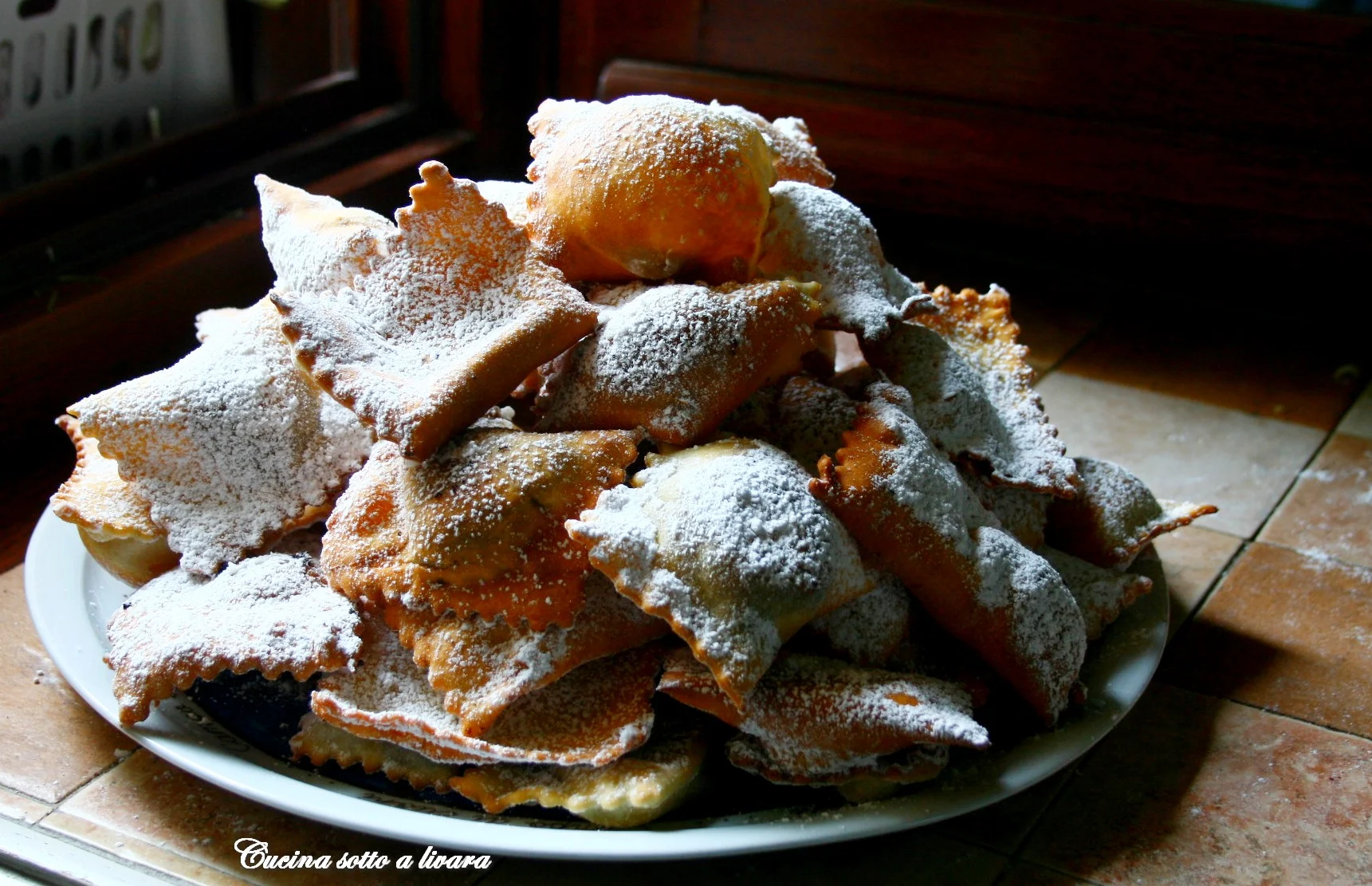 Stracci ripieni di crema al cacao