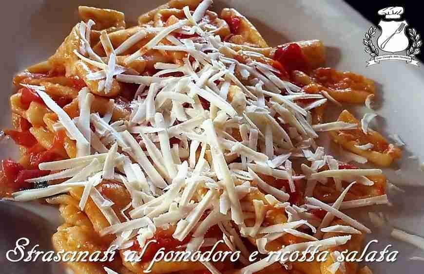 Strascinati con pomodoro e ricotta salata