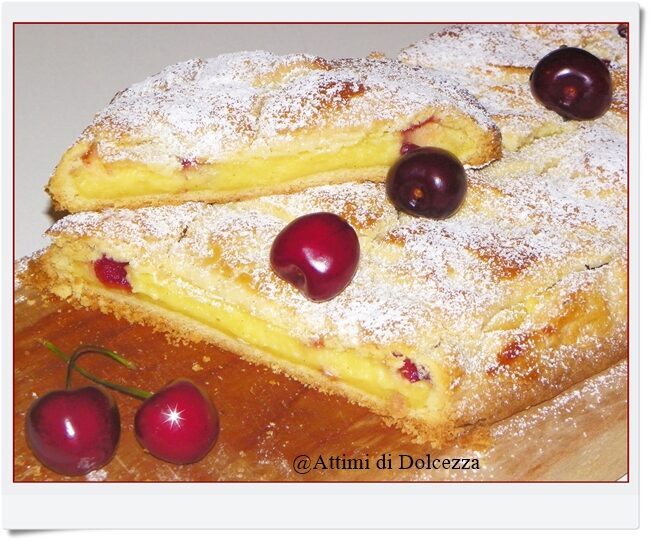 Strudel di crema e ciliegie