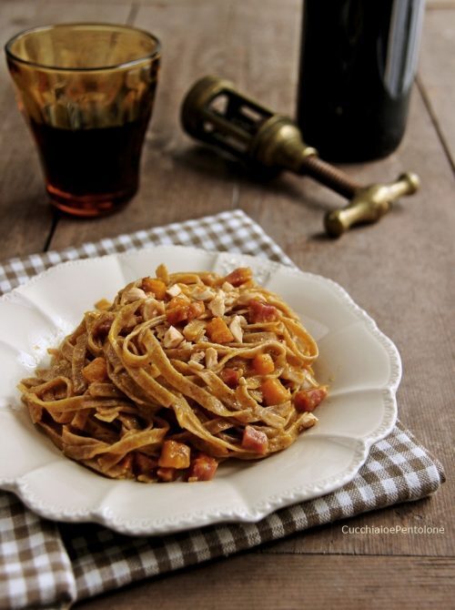 Tagliatelle alla zucca e salame di felino