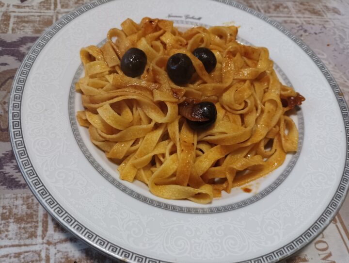 Tagliatelle alle olive nere