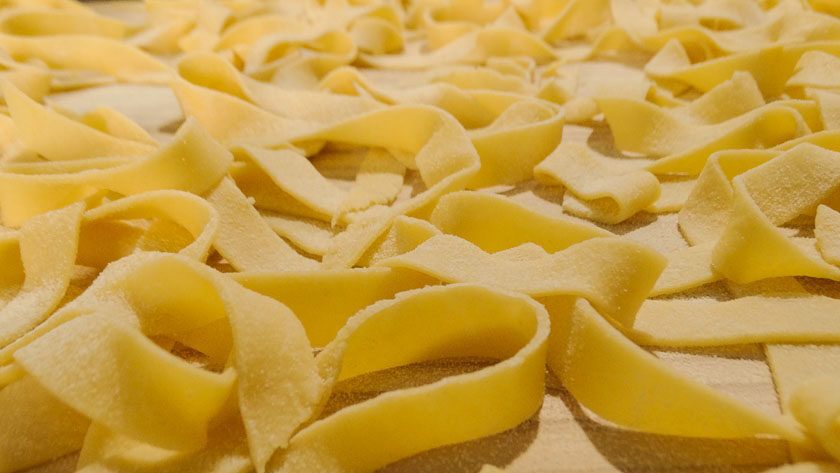 Tagliatelle fatte in case con semola e farina