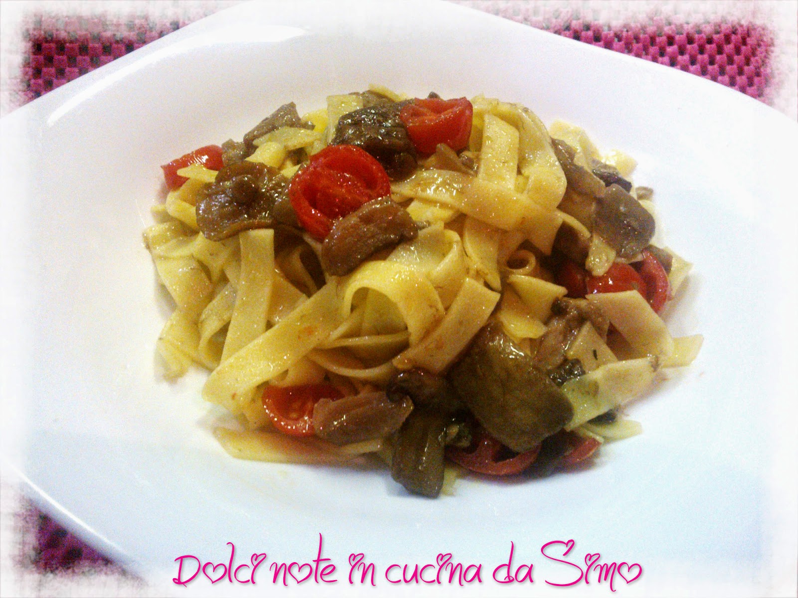 Tagliatelle funghi e pomodorini