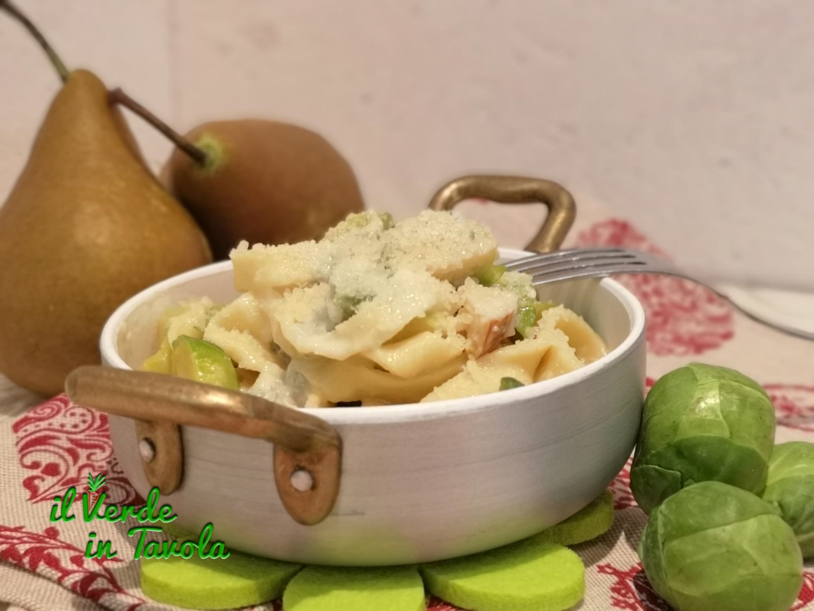 Tagliatelle homemade con pere, gorgonzola e cavoletti di bruxelles la ricetta