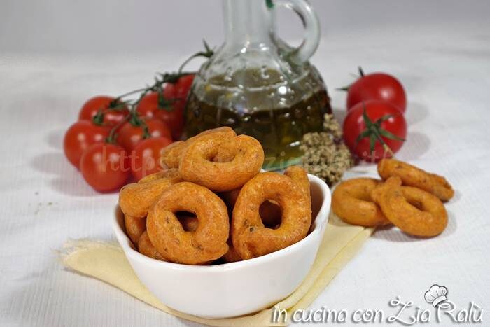 Taralli pugliesi pomodoro e origano