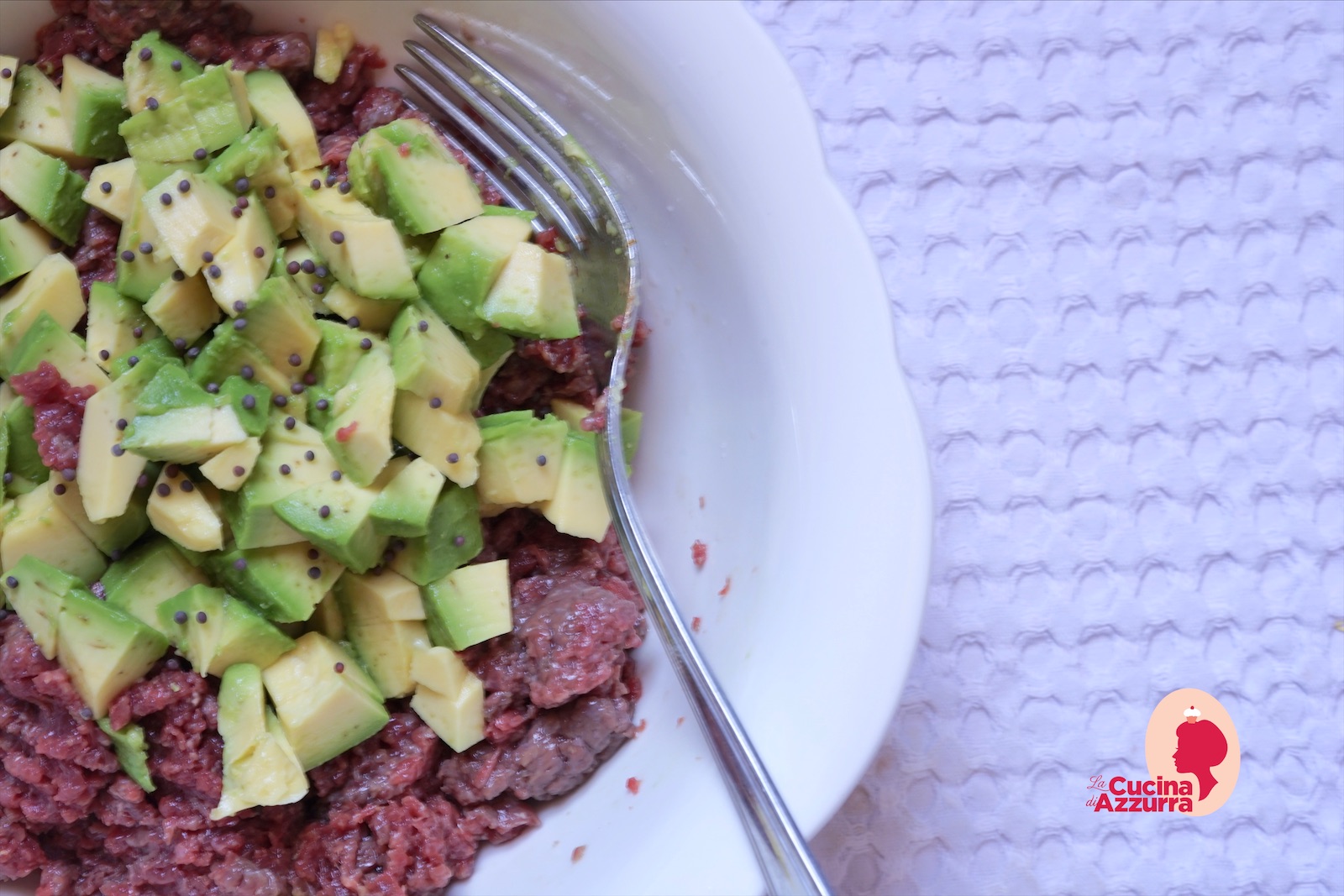 Tartare di cavallo, avocado, senape in grani e limone