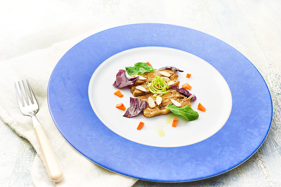 Tempeh marinato con radicchio e spinaci