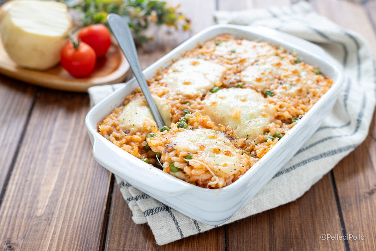 Timballo di riso al forno con piselli e salsiccia