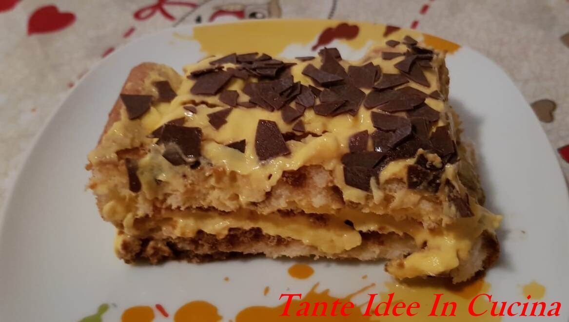 Tiramisù con crema pasticcera e scaglie di cioccolato fondente