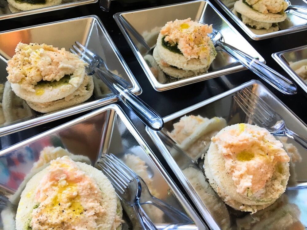 Tiramisù mozzarella salmone e basilico – finger food facile!