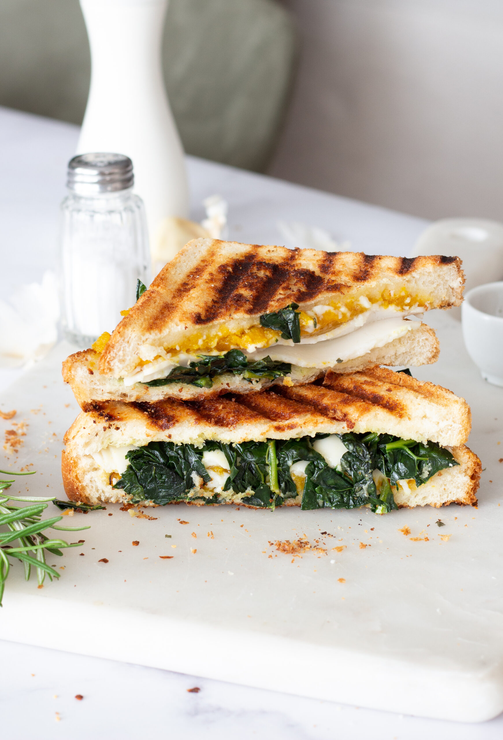 Toast con zucca e cavolo nero